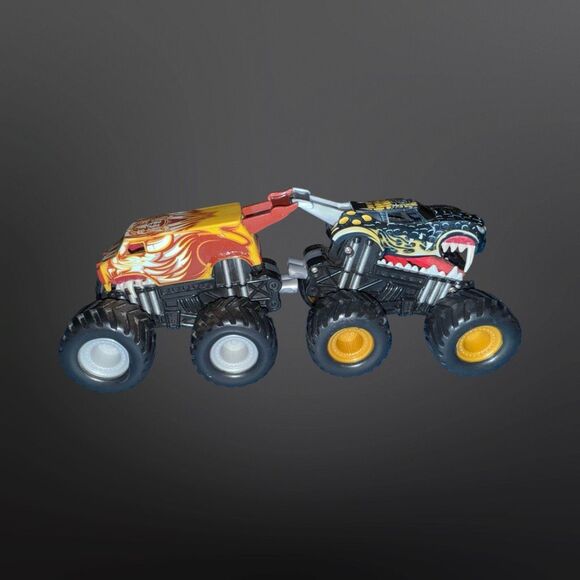 Hot Wheels Battle Beast Push Down Chomping Action Monster Trucks 1:64 Scale A27 - Picture 10 of 16